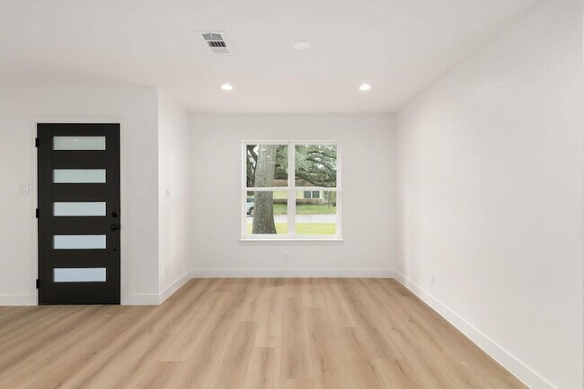 Building Photo - 7414 Janak Dr