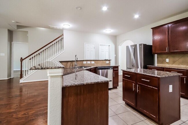 Building Photo - 2407 Lexington Park Dr