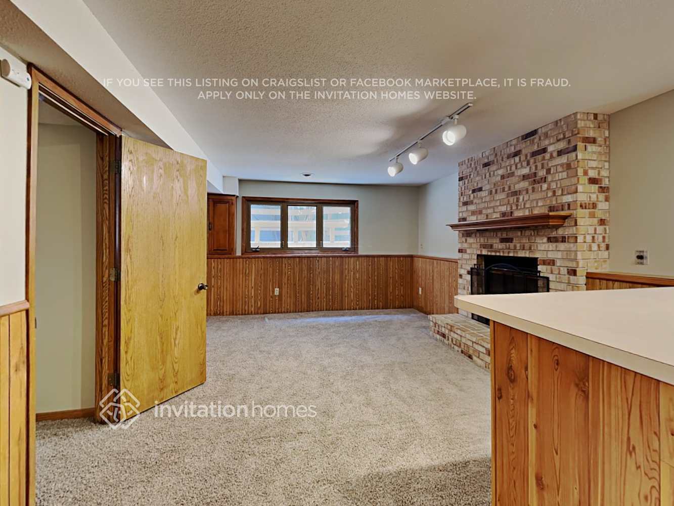 Building Photo - 5565 Knoll Dr