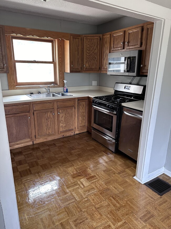 Building Photo - 292 11th St