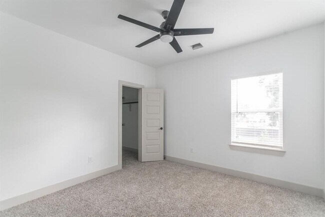 Building Photo - Modern Living with WATER, GAS & ALARM SYST...