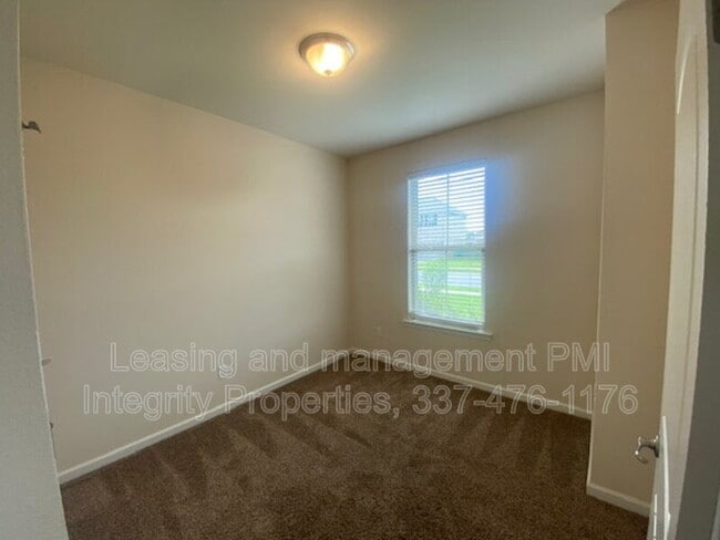 Building Photo - 121 Rue Viansa