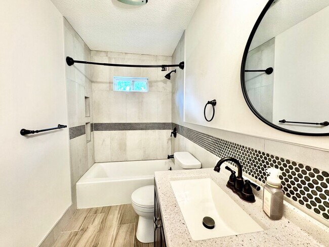 Building Photo - Charming Updated Home in Walkable Westwood