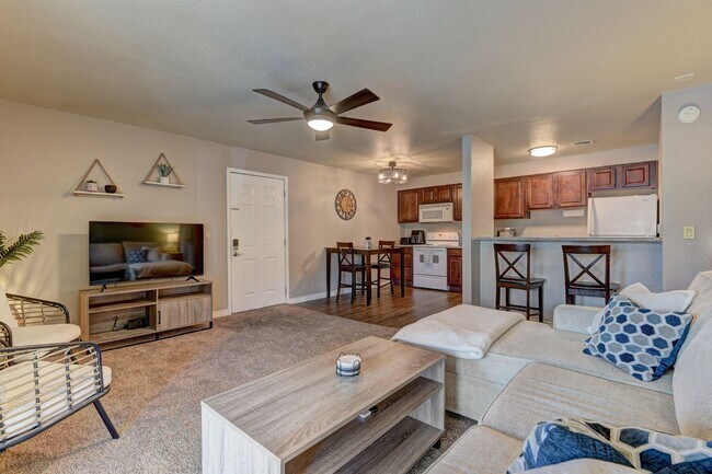 Building Photo - Beautiful condo at a great price!