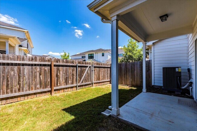 Building Photo - 496 Fieldwood Dr