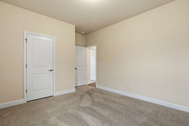 Building Photo - 52 Woodwater Cir