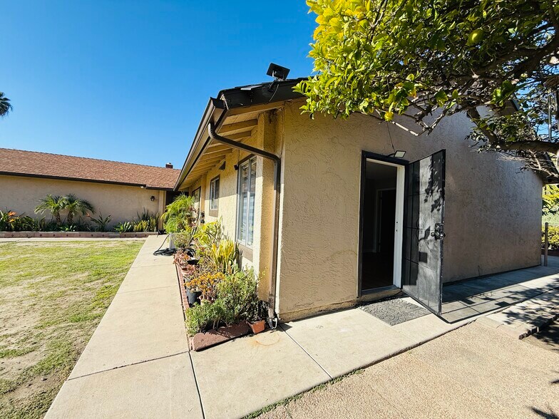 Building Photo - 6186 Daisy Pl