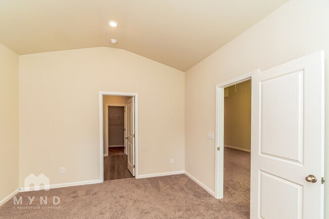Building Photo - 146 Everglade Wy