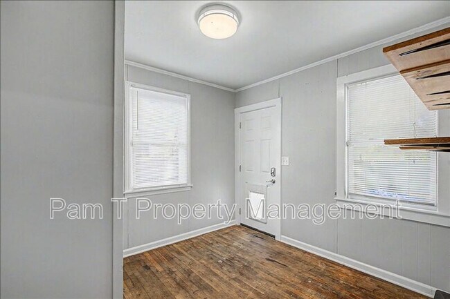 Building Photo - 2149 Vermont Ave