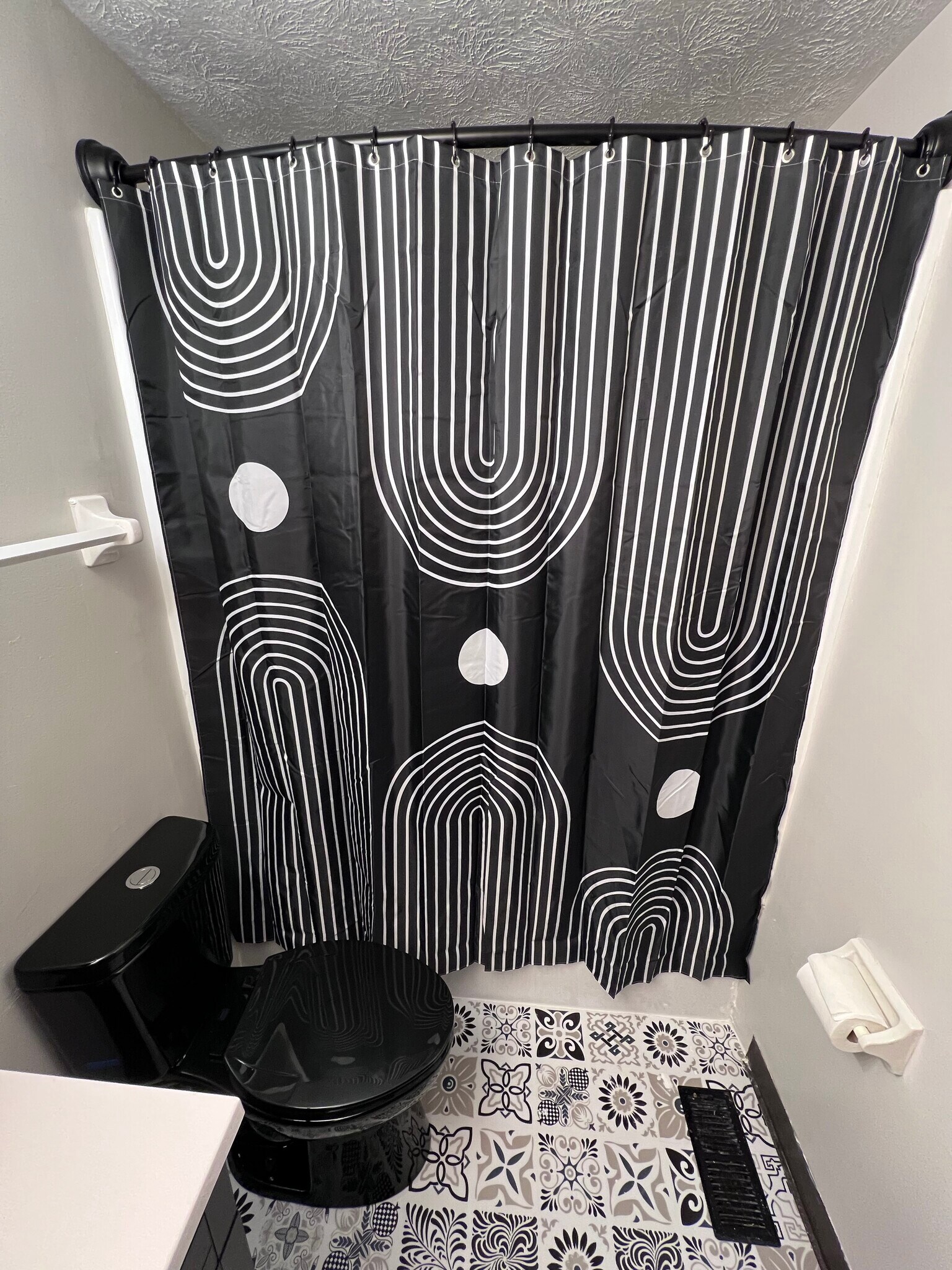 Building Photo - 1219 Hilltop Dr