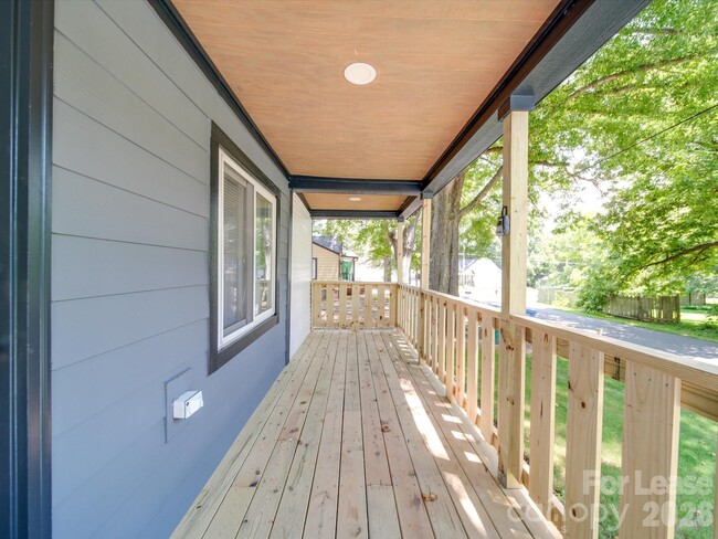 Building Photo - 1012 Wood St