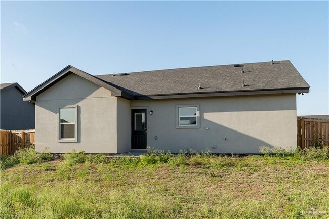 Building Photo - 16 Hope Dr