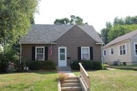 Building Photo - Must see home!