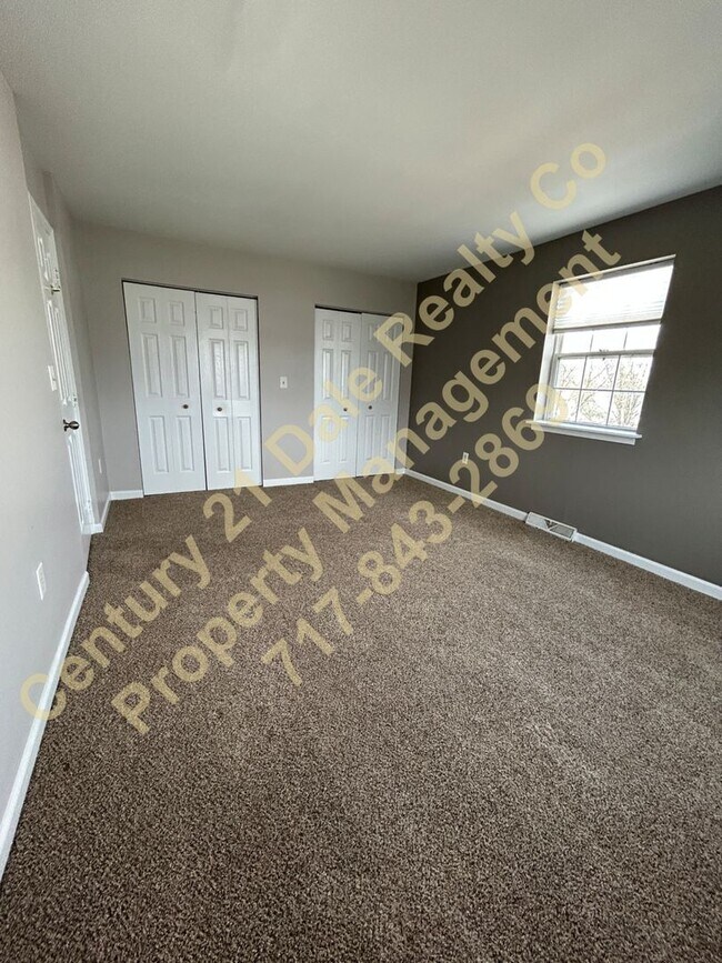 Building Photo - 3 BR, 1.5 Baths, 1 car garage Dover PA