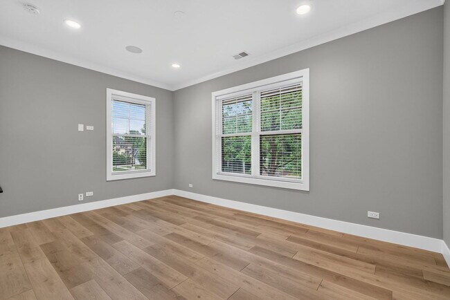 Building Photo - 240 S Brainard Ave