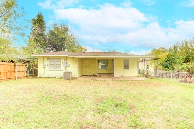 Building Photo - 1911 NW Smith Ave