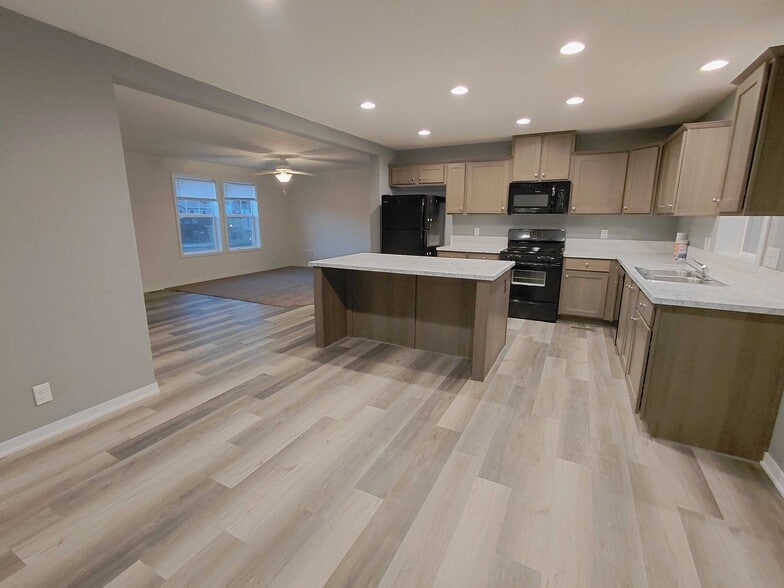 Building Photo - 2014 Gull Ln NW