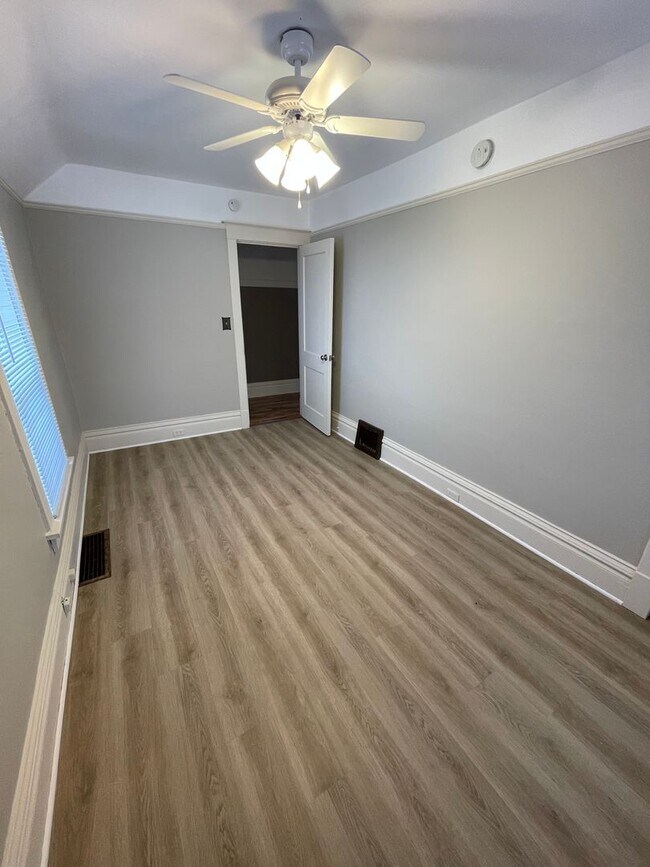 Building Photo - 606 N 60th Ave W