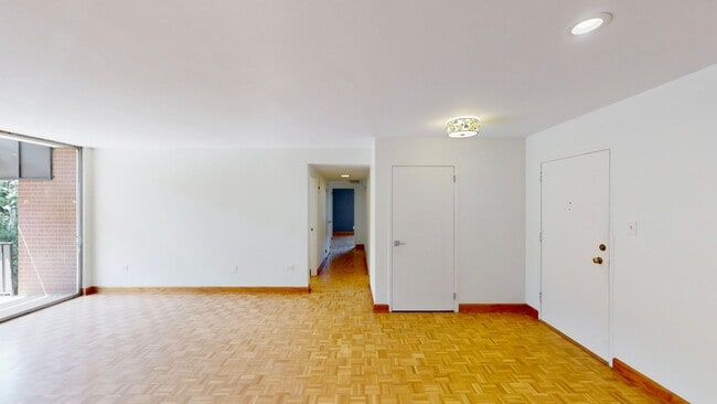 Building Photo - 1300 Queens Rd