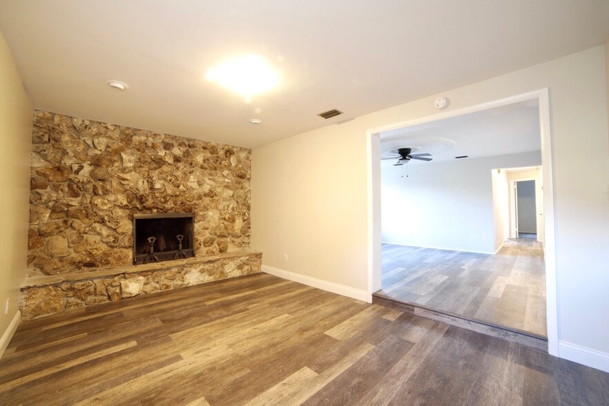 Family Room - 113 Astor St