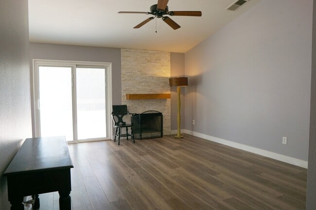 Building Photo - 44150 Calico Cir