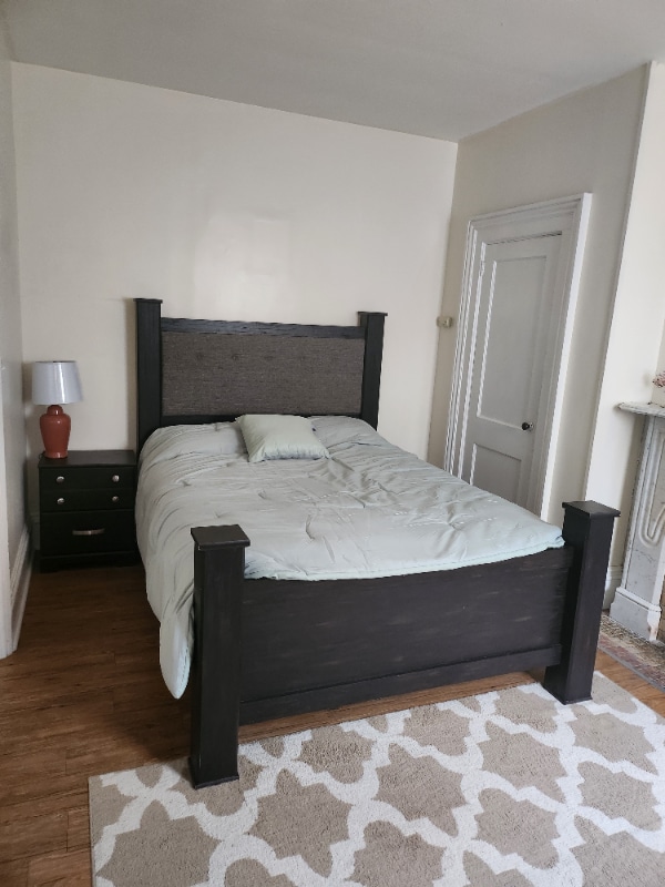 Building Photo - 102 Warren St