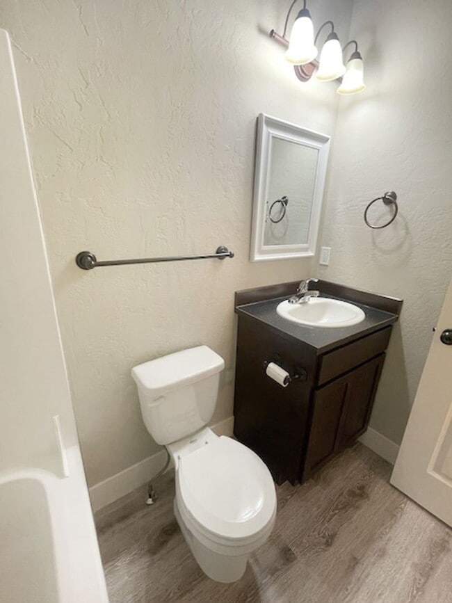 Building Photo - 103 Terra Vista St