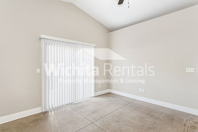 Building Photo - 3 bedroom 2 bath duplex - Derby Schools