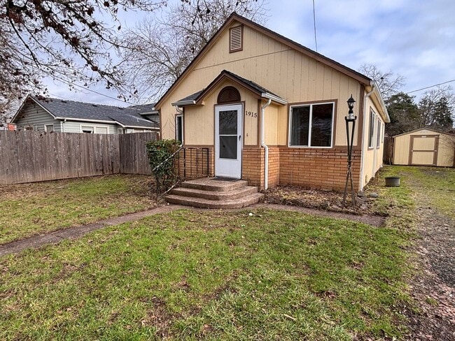 Building Photo - South Corvallis 2 Bedroom Home with Fenced Yard!