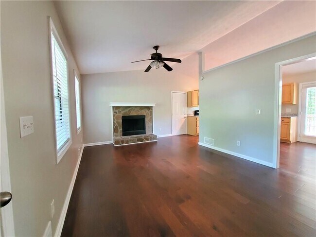 Building Photo - 394 Russell Ridge Dr