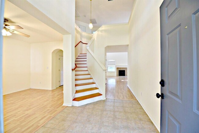 Building Photo - 4220 N Summercrest Loop
