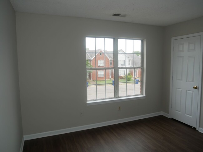 Building Photo - 7272 Madelyn Cove
