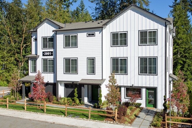 Building Photo - Beautiful recently built 3 bedroom 2.5 bathroom townhome in Lake Stevens!!