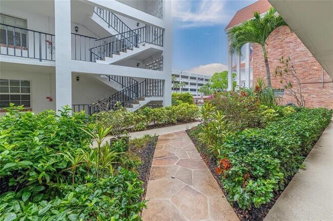 Building Photo - 2424 NE 9th St