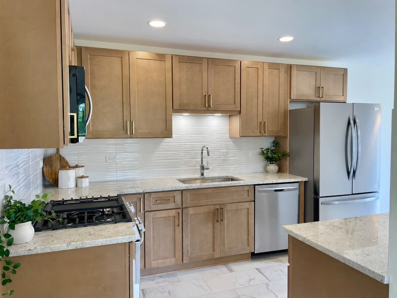 Kitchen (1st Floor) - 16180 Apple Ln