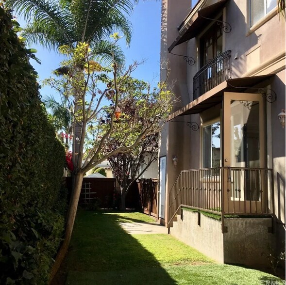 Tranquil back yard - 2212 Marshallfield Ln