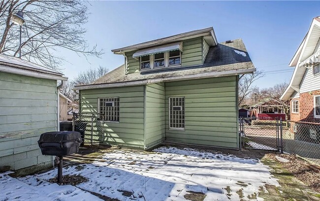 Building Photo - Spacious Single 3 Bedroom Home