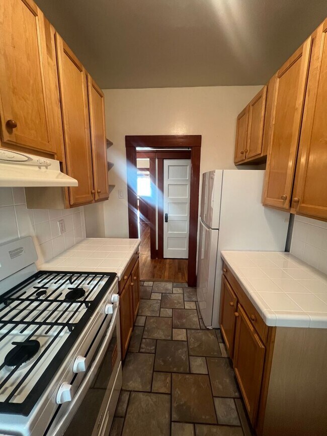 Building Photo - Charming 1 bed/1 bath unit in Golden Hills