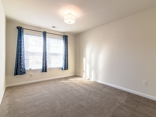 Building Photo - Year round - Furnished Townhome - Frankford