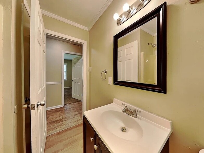 Building Photo - 4556 Wesley Dr