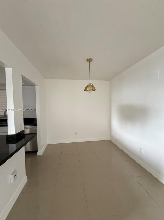 Building Photo - 2431 SW 82nd Ave