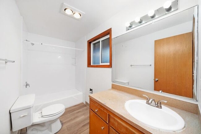 Building Photo - Remodeled 3 bedroom with washer & dryer hook ups