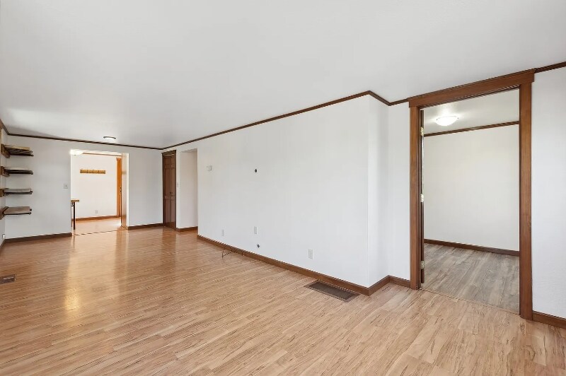 Building Photo - 633 Kalispell Ave