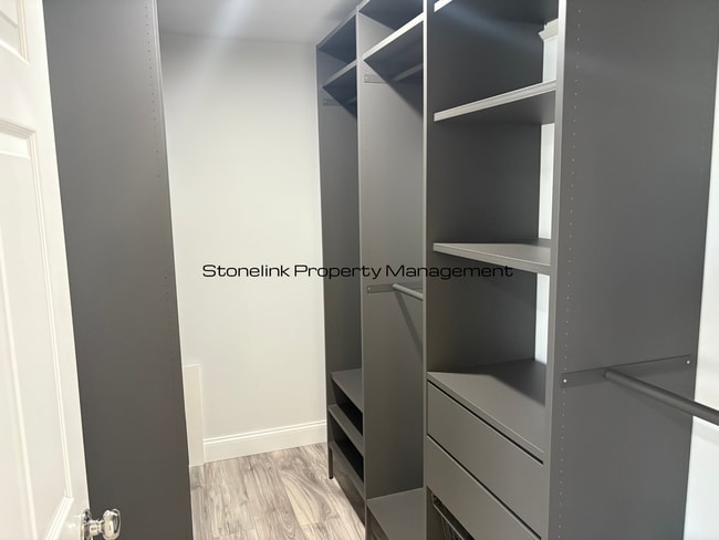 Building Photo - Fully Renovated Condo For Rent in West War...