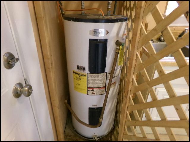 Building Photo - 920 S Elm St