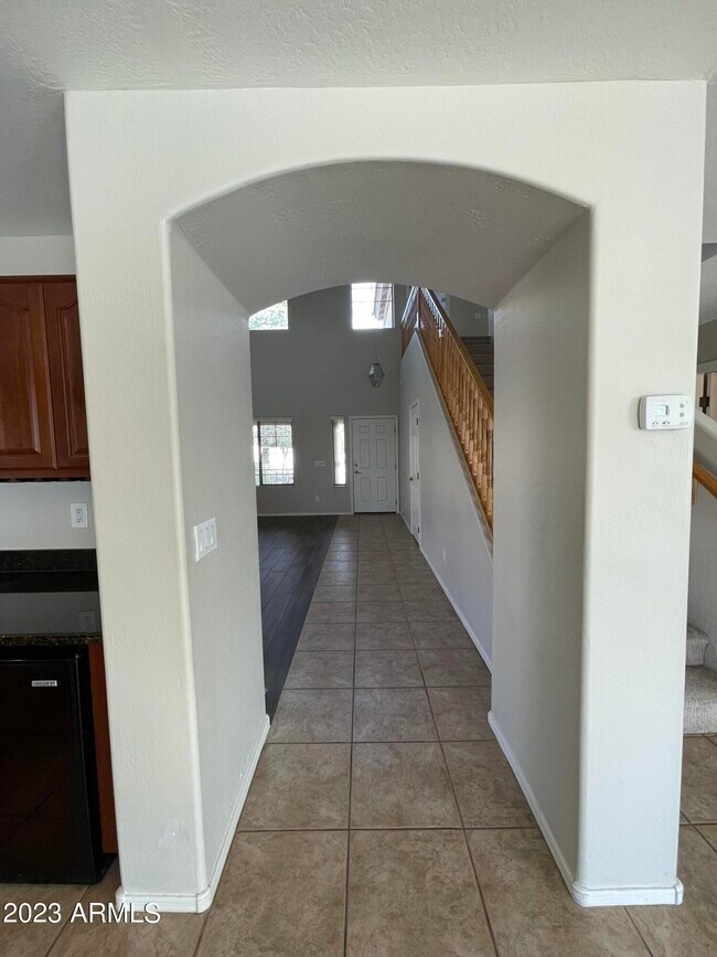 Building Photo - 3517 E Crescent Way