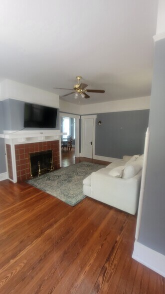 Building Photo - 148 W 6th St