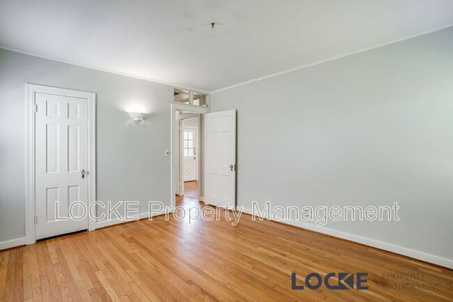 Building Photo - 4328 Calmont Ave