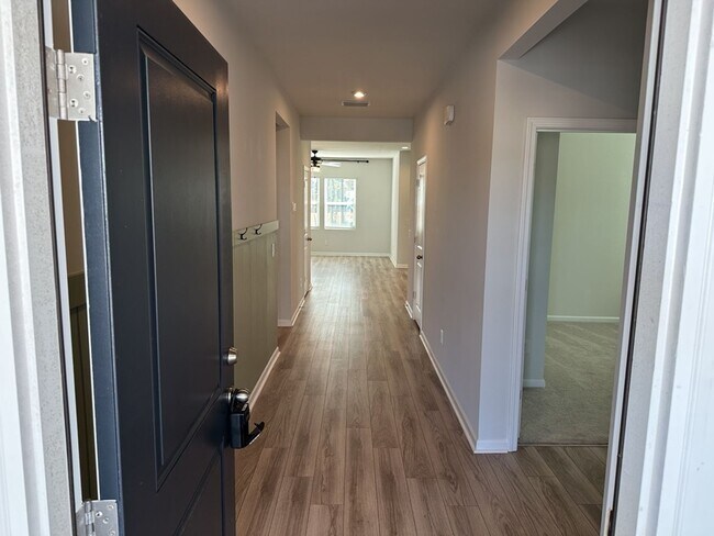 Building Photo - 964 Longleaf Dr