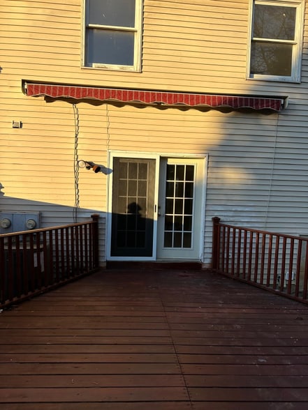 Building Photo - 235 Vista Dr